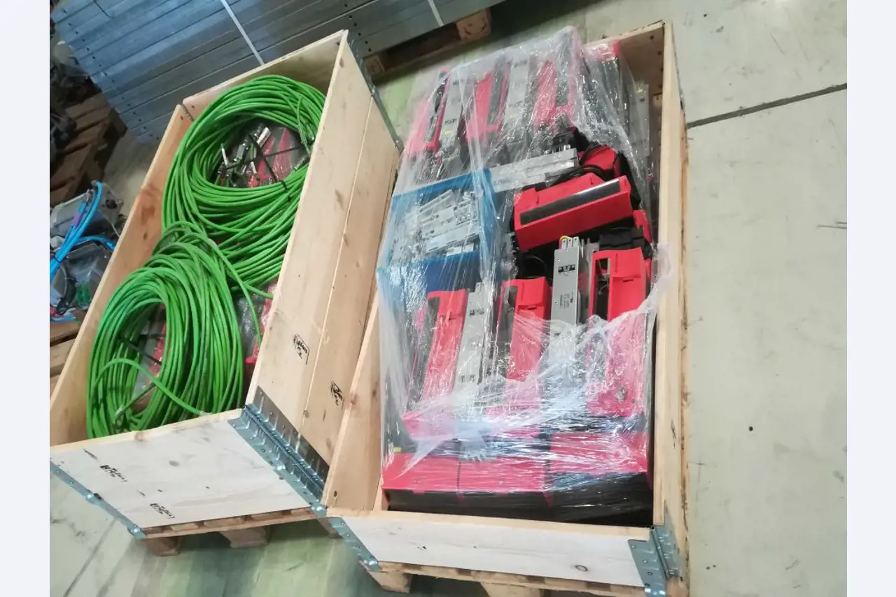 Komora klimatyczna, jednostka laserowa, przenośnik akumulacyjny itp.-1